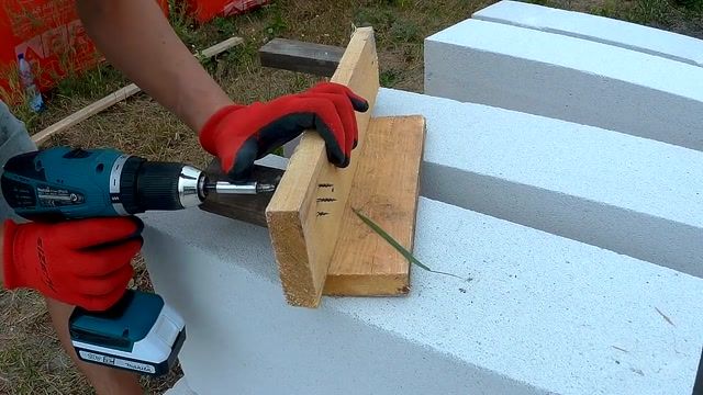 МыЗаБудущее. КАК построить ДЕШЕВЫЙ Дом БЫСТРЕЙШАЯ кладка стены из ГАЗОБЛОКА.mp4