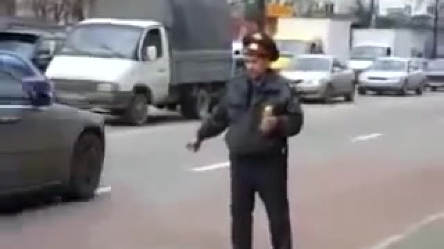 МыЗаБудущее.РФ Пьяный московский СОТРУДНИК ПОЛИЦИИ